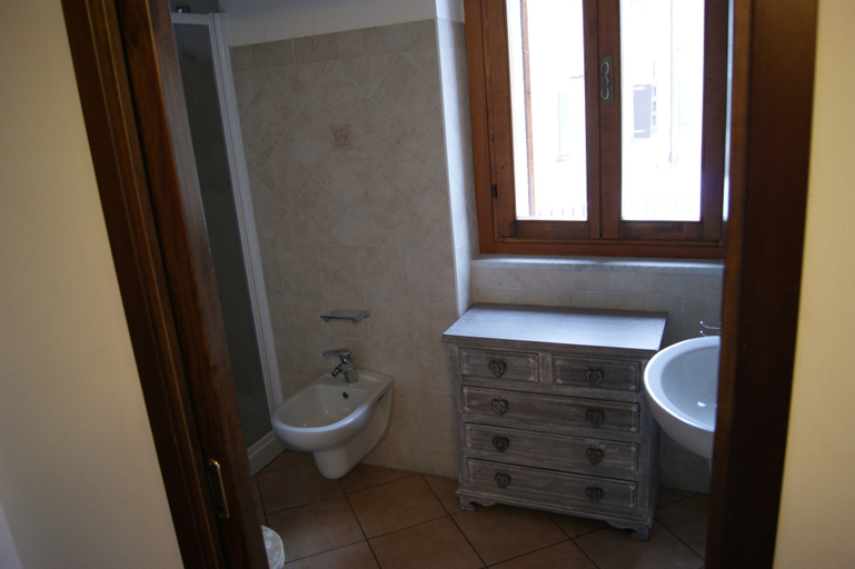Bathroom, Corte dei Mori, Ravenna
