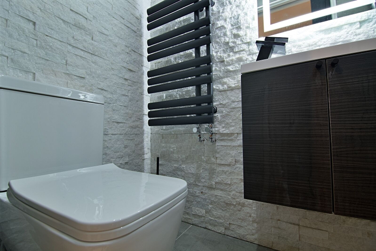 Bathroom 3, Bellerose 1, Lancashire