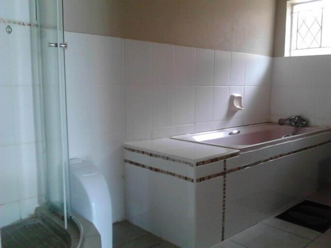 Bathroom 3, Kesmo Lodge, Ngamiland East