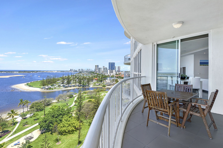 Exterior & Views 5
