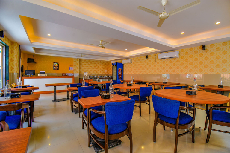 Food & Drinks 3, Fabhotel Empire Executive, Pune