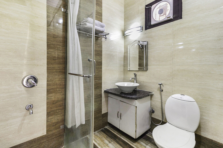 Bathroom 3, Fabhotel Jindal Palace, Delhi