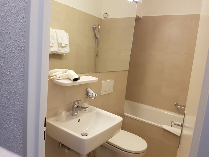 Bathroom 3, Hotel de la Poste, Martigny