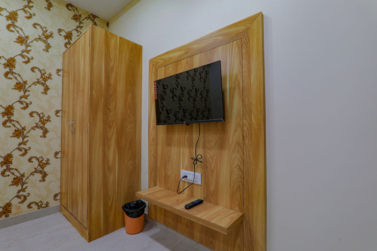 Bathroom, FabHotel Super 3 Premium - 800m from Kashi Vishwanath Temple, Varanasi