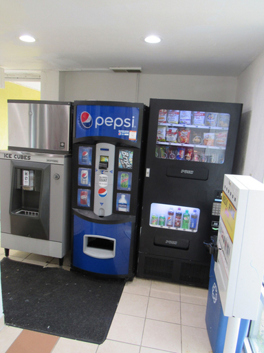 Food & Drinks 5, Super 8 by Wyndham New Cumberland, York