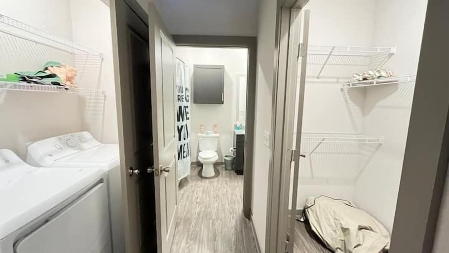 Bathroom 2, Sexy & Sensual 1BR Escape, Dallas