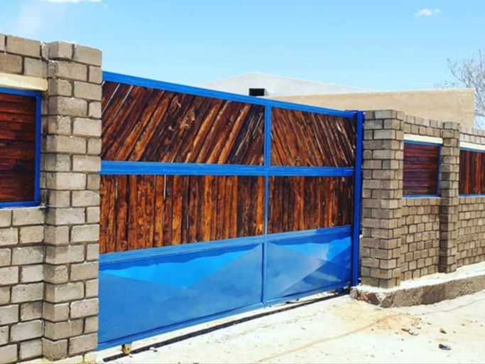 Exterior & Views