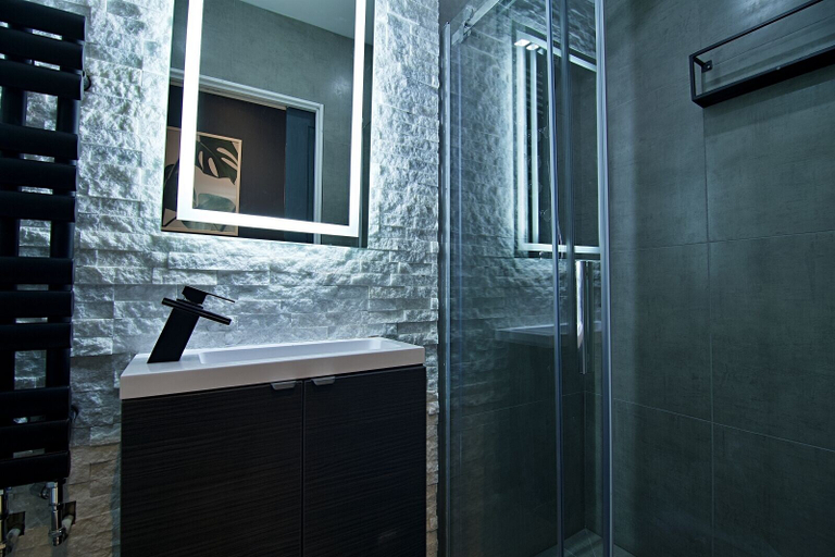 Bathroom 2, Bellerose 2, Lancashire