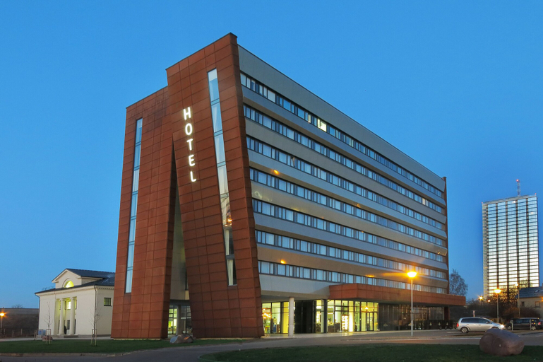 Exterior & Views