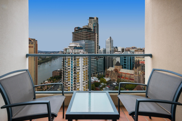 Exterior & Views 14