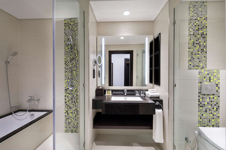 Bathroom 5, DoubleTree by Hilton Doha - Al Sadd, Doha