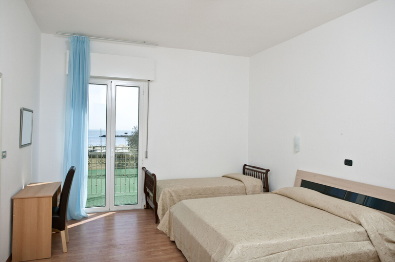 Bedroom 3, Hotel Holiday Park, Rimini