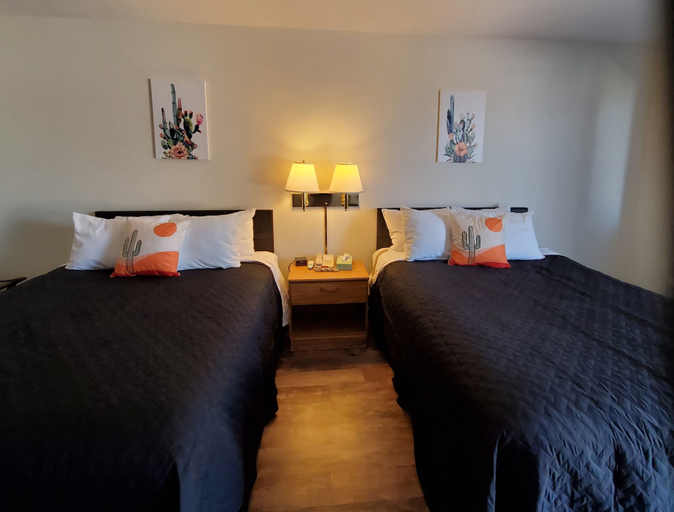 Bedroom 2, Cactus Inn & Suites, Wright