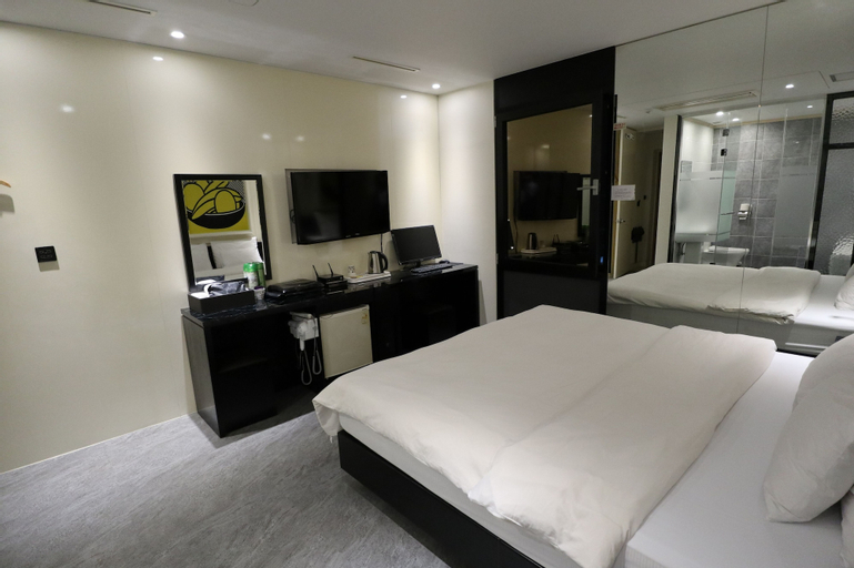 Bedroom 12