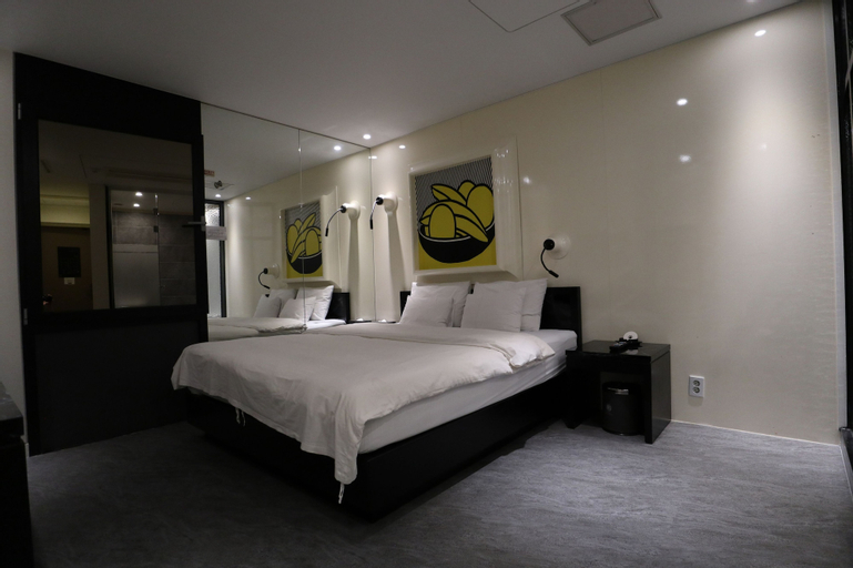 Bedroom 30