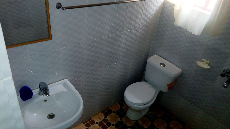 Bathroom 3, Denposon Royal Hotel, Alimosho