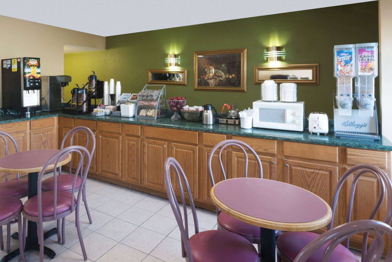Food & Drinks 4, Baymont by Wyndham Troy, Pike