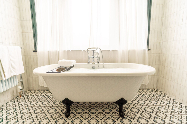 Bathroom 3, The Crown Inn, London
