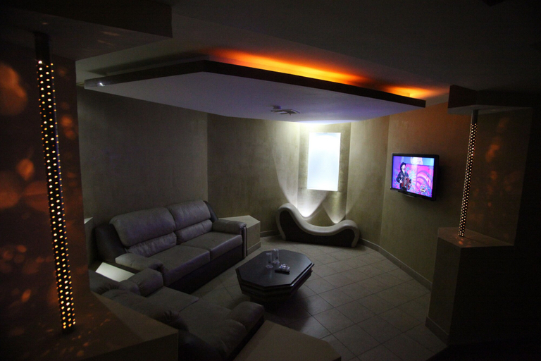 Others 5, Motel Mediterraneo, Mexicali