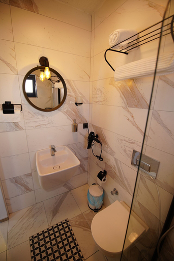 Bathroom 5, Achilles Bozcaada, Bozcaada