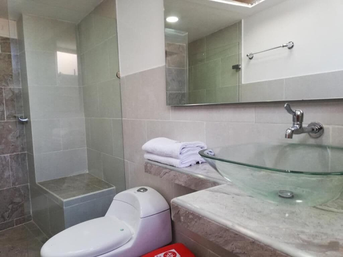 Bathroom 4, HOTEL SURAMERICANA, Medellín