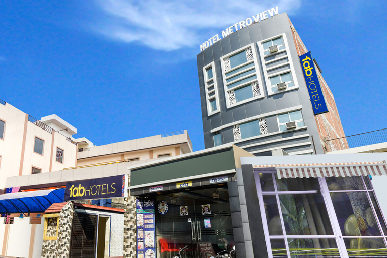 Exterior & Views