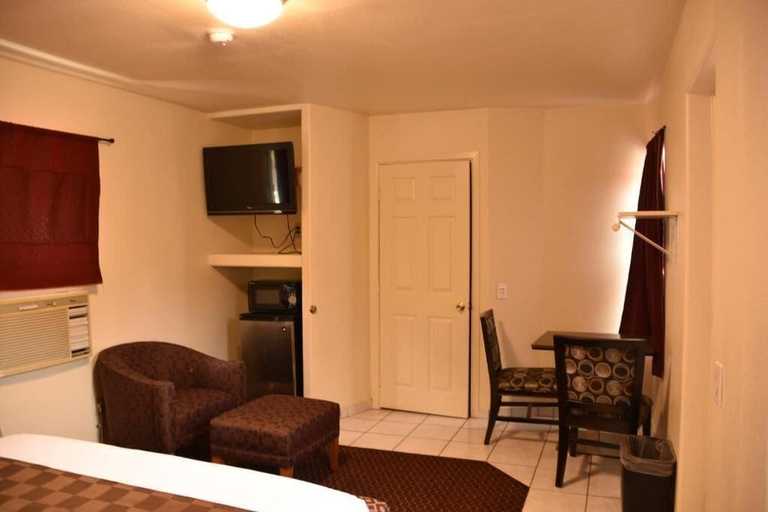 Bedroom 2, Baycities Motel, San Diego