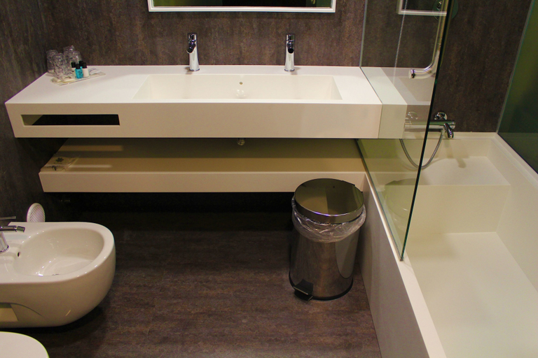 Bathroom 4, Alambique Hotel Resort & Spa, Fundão