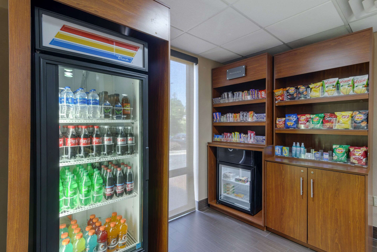 Food & Drinks 5, Comfort Suites Columbus State University Area, Muscogee