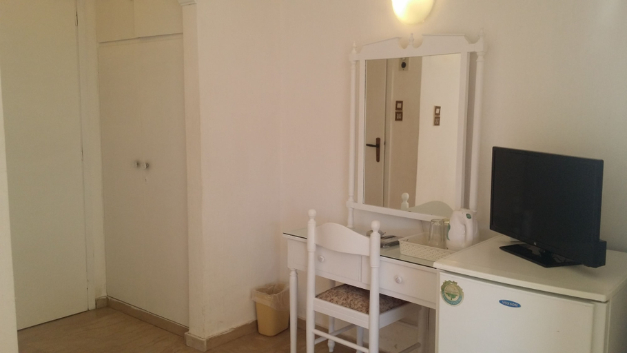 Others 5, Hotel Rachel, Attica