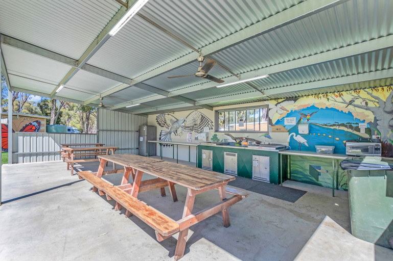 Food & Drinks 4, Torrumbarry Weir Holiday Park, Campaspe - Rochester
