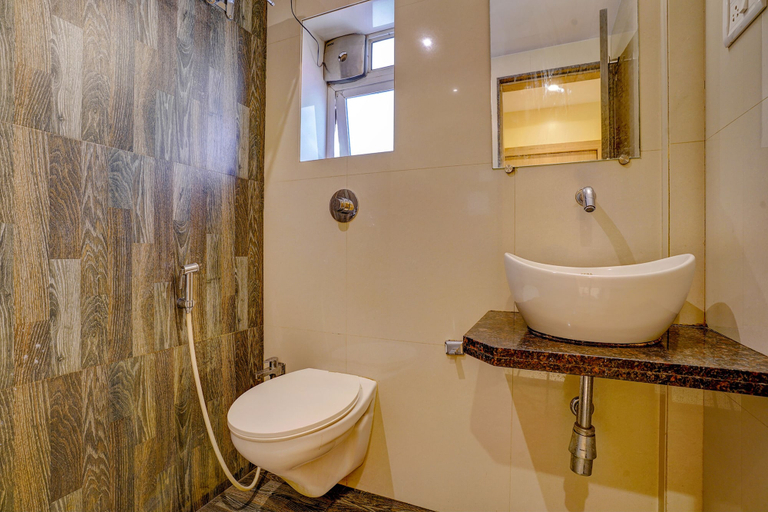 Bathroom 4, Fabhotel Starwood Residency, Thane