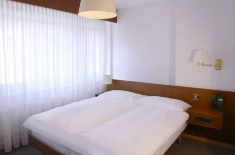 Bedroom 2, Hotel de la Poste, Martigny