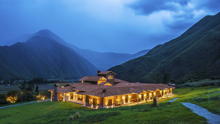 Exterior & Views