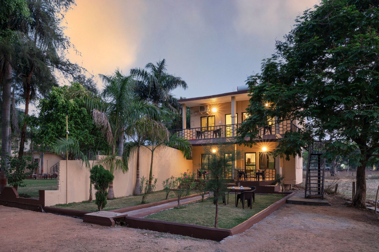 Exterior & Views