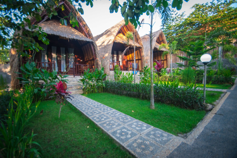 Exterior & Views 16