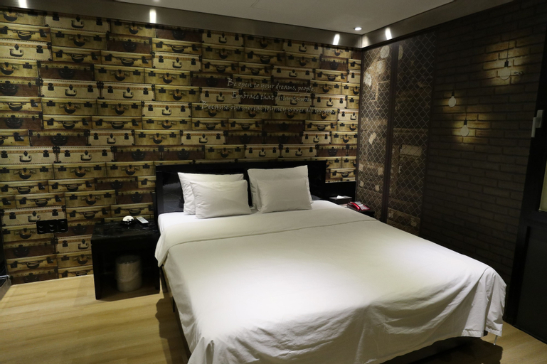 Bedroom 16