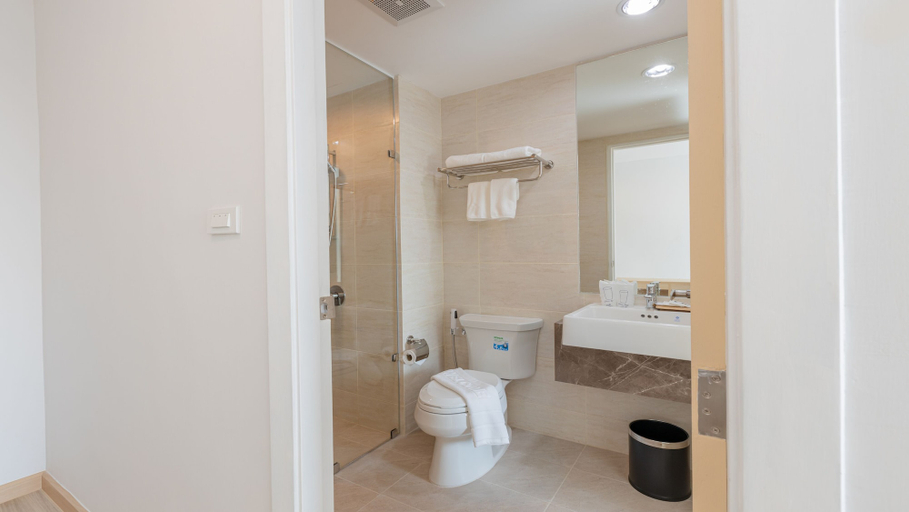 Bathroom 3, B2 Don Mueang Premier Hotel , Bang Khen