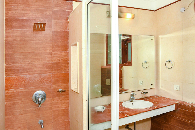 Bathroom 3, FabHotel Premium- 10min Walk from Millennium City Centre Gurugram Gurgaon, Gurgaon