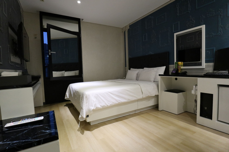 Bedroom 18