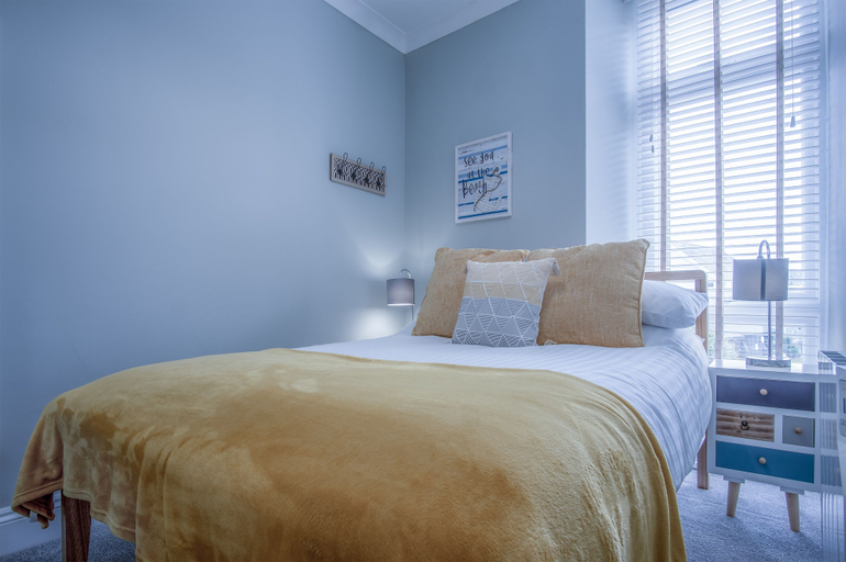 Bedroom 3, Flint House - 2 Bedroom Apartment - Tenby, Pembrokeshire