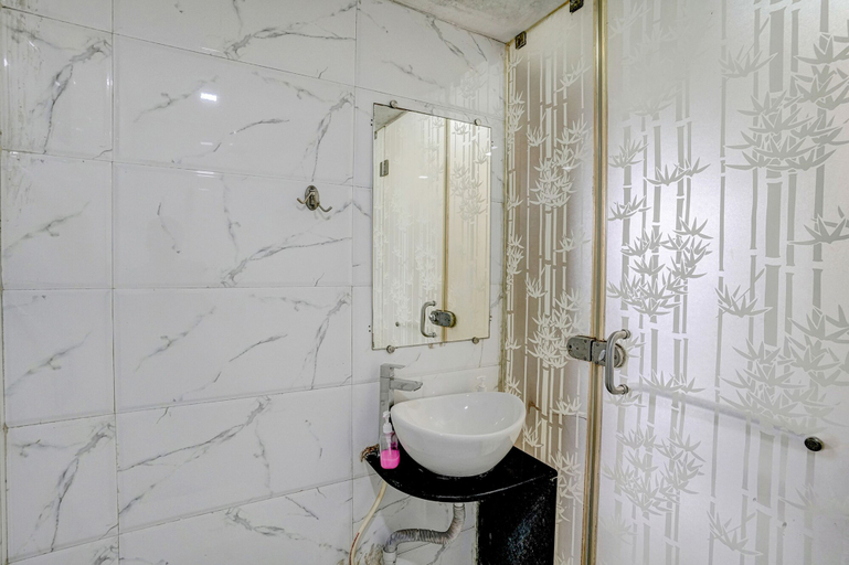 Bathroom 5, FabHotel Vardhan House I, Pune