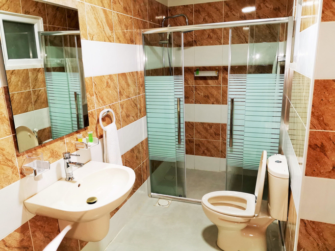 Bathroom 4, Skylight Apartments, Amman