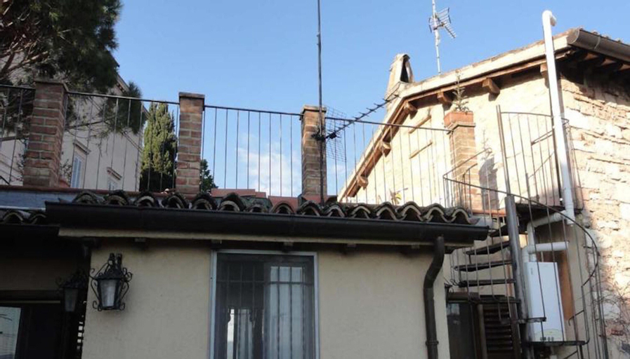 Exterior & Views 6