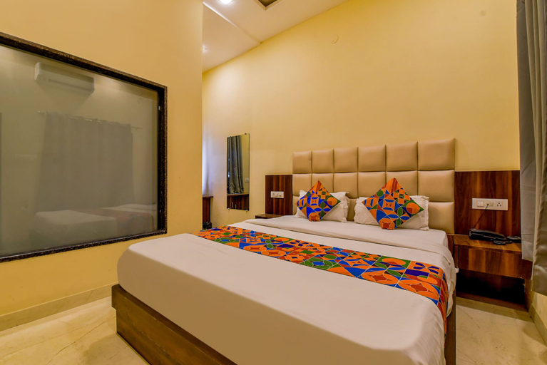 Bedroom 2, FabHotel Dosa Plaza, Udaipur