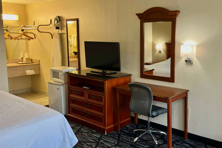 Bedroom 5, Baymont by Wyndham Troy, Pike