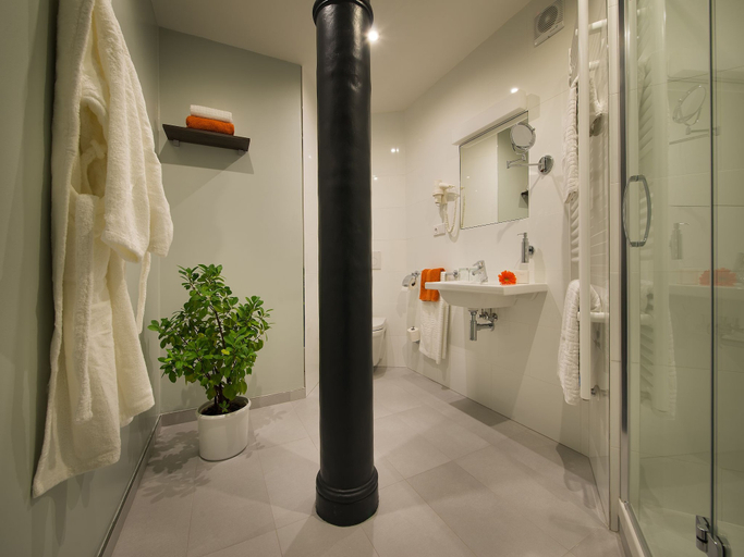 Bathroom 5, EA Business Hotel Jihlava, Jihlava