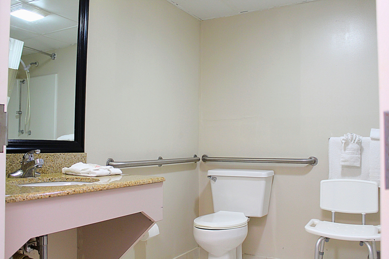 Bathroom 4, Baymont By Wyndham Springfield, Clark