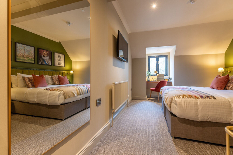 Bedroom 2, The Crown Inn, London