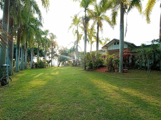 Exterior & Views 11